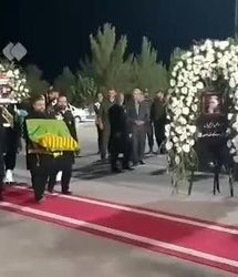 لحظه غم انگیز ورود پیکر استاد فرشچیان به اصفهان/ فیلم